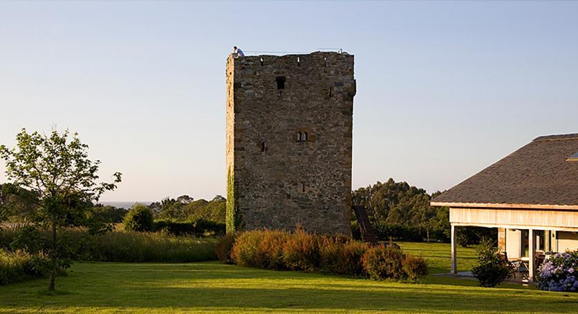 Hotel Torre De Villademoros Luarca Exterior foto